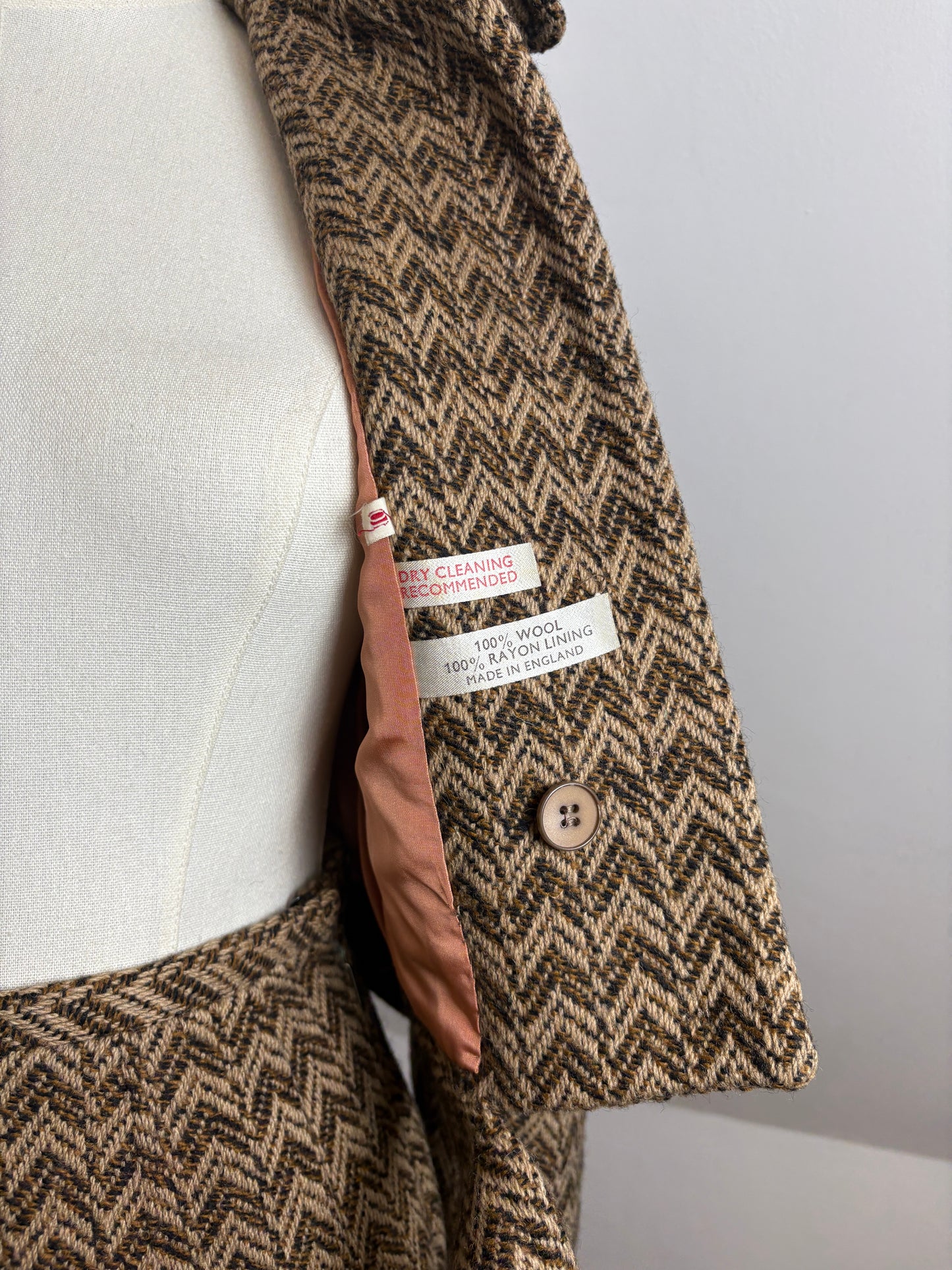 1960’s Skirt Suit By ‘Roger Nelson’