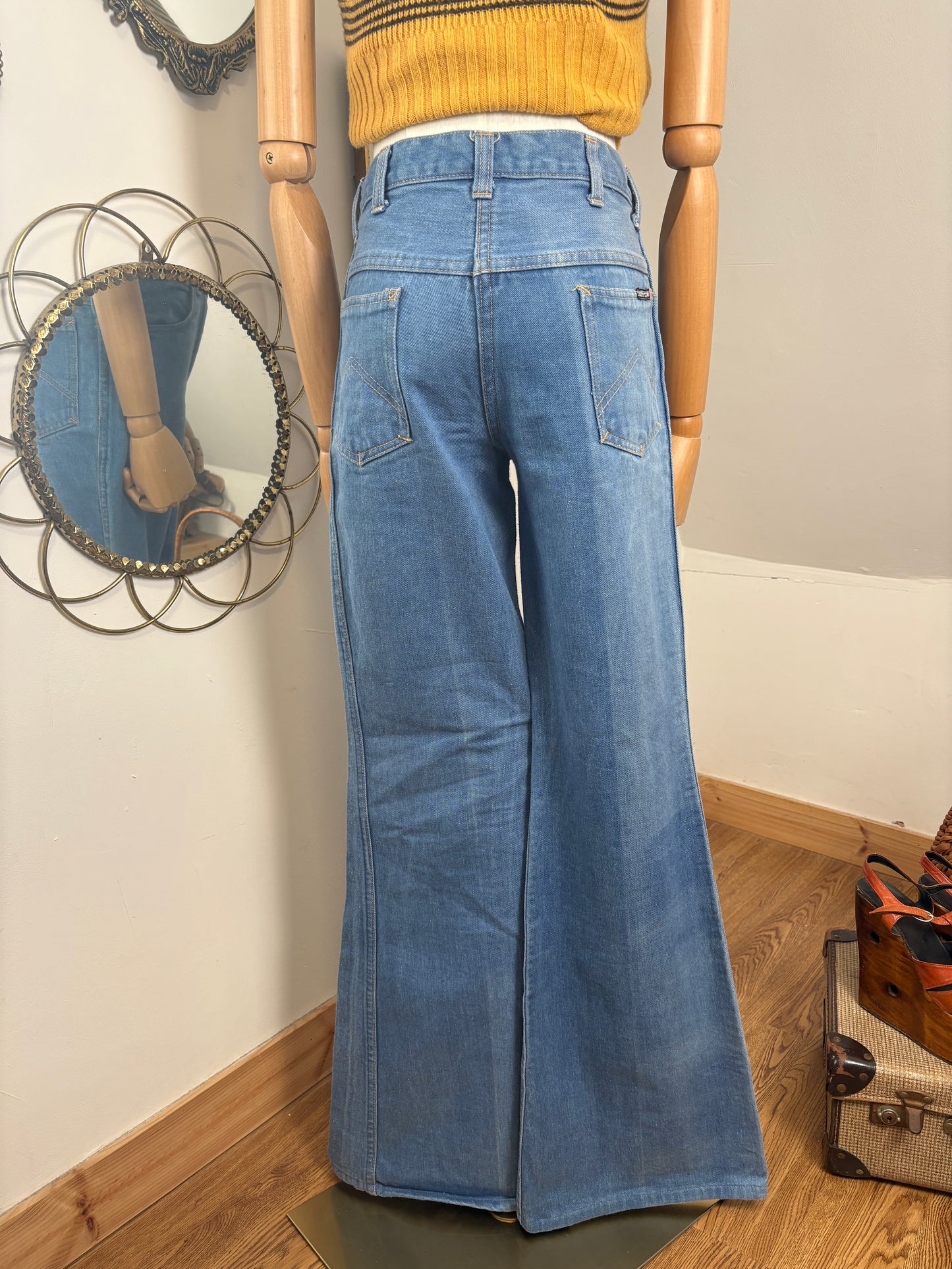1970s Light Wash Flared Jeans