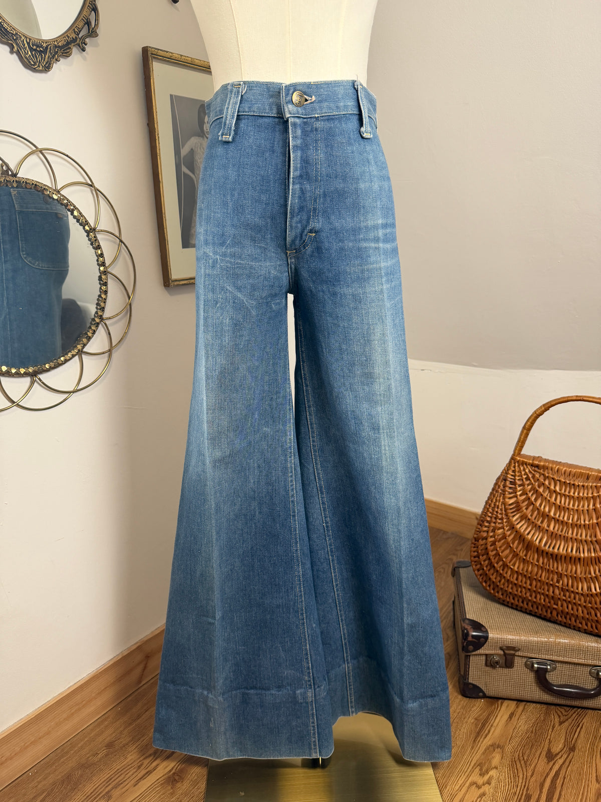1970s ‘Lee’ Light Wash Bellbottoms