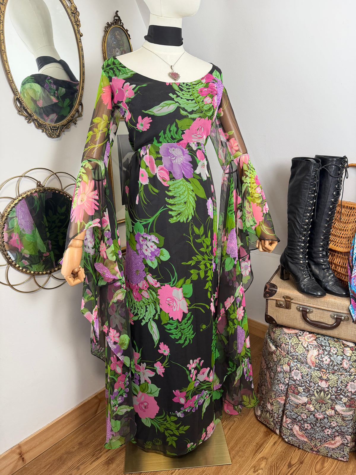 1970s Witchy Floral Sleeve Dress