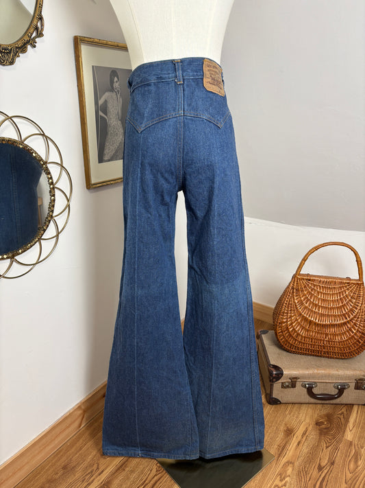 1970s White Tab ‘Levi’s’ Bellbottoms