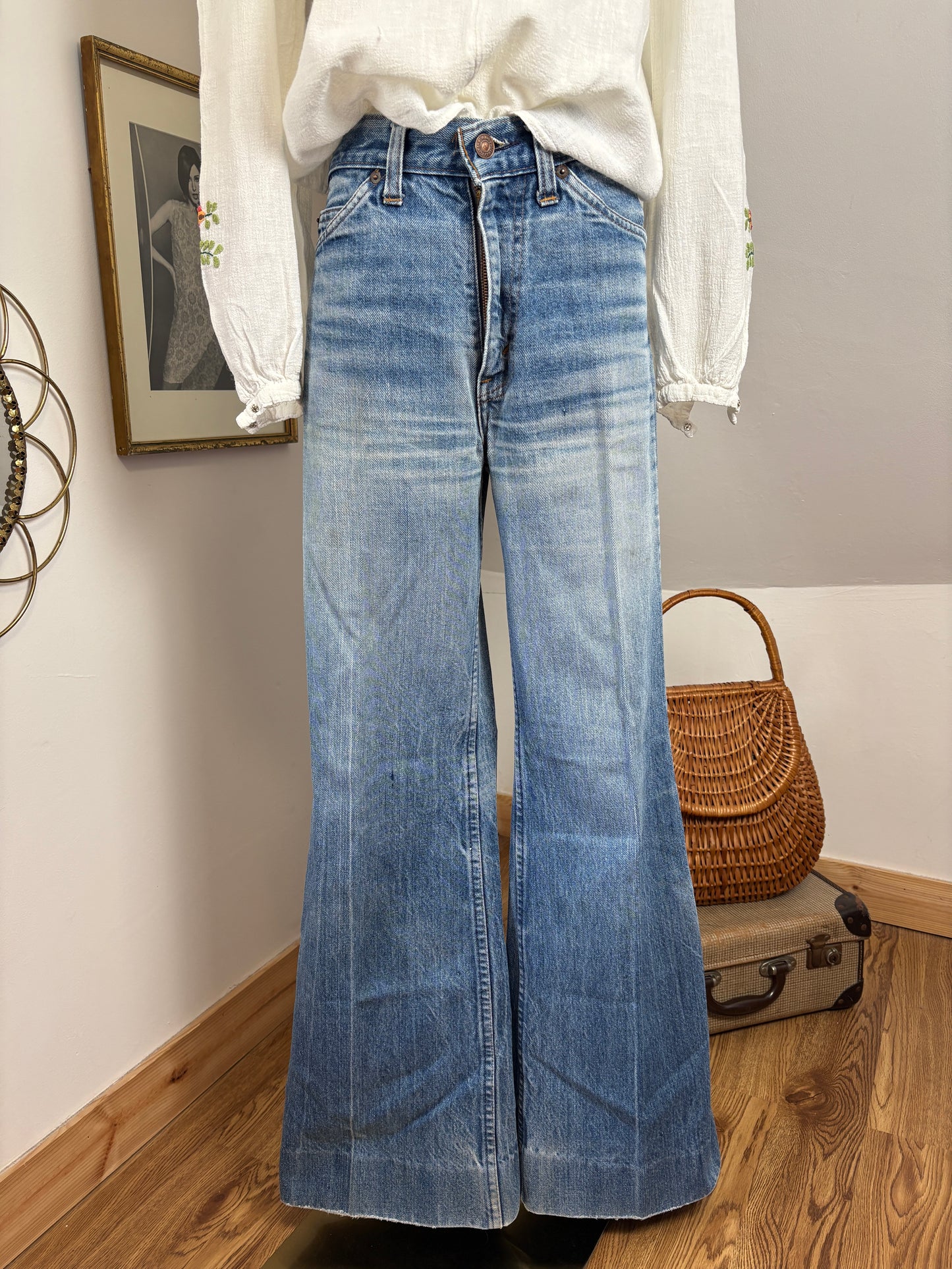 1970s Light Wash Levis Flares