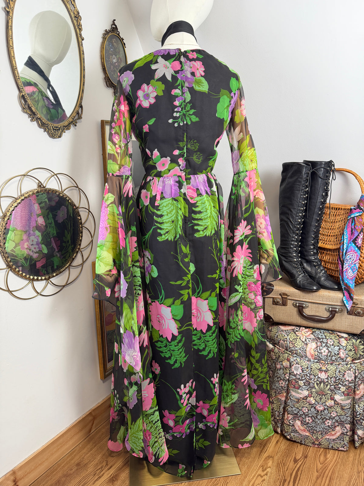 1970s Witchy Floral Sleeve Dress