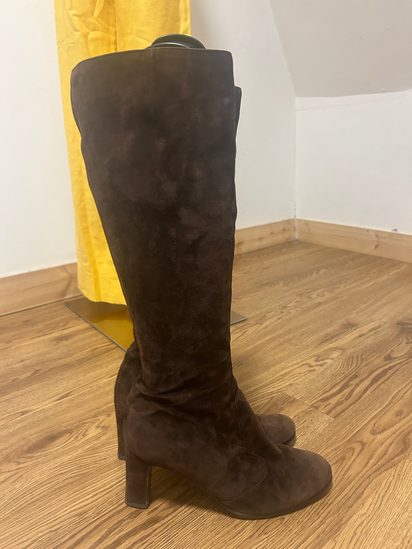 1960s Brown Suede Gogo Boots