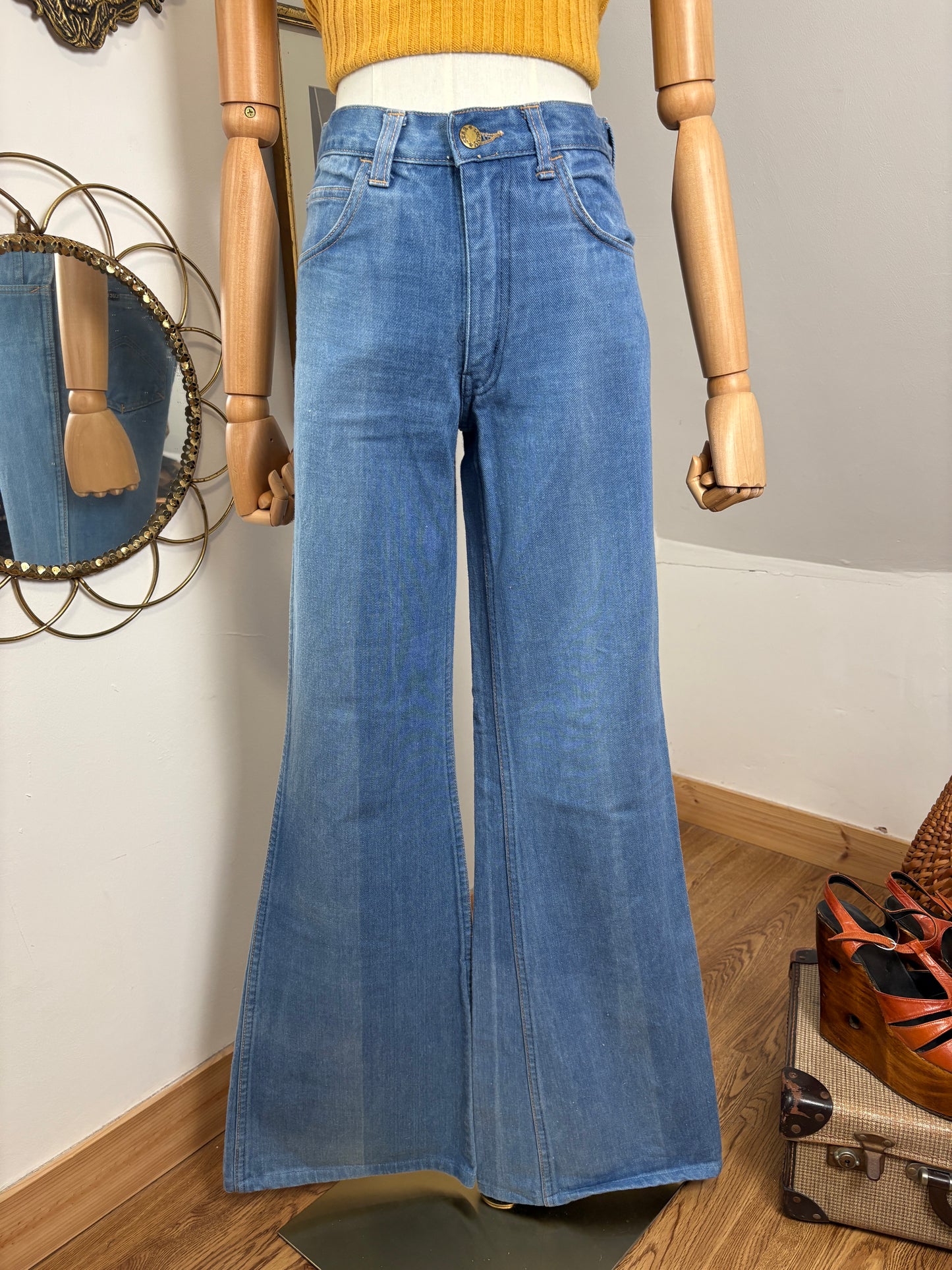 1970s Light Wash Flared Jeans